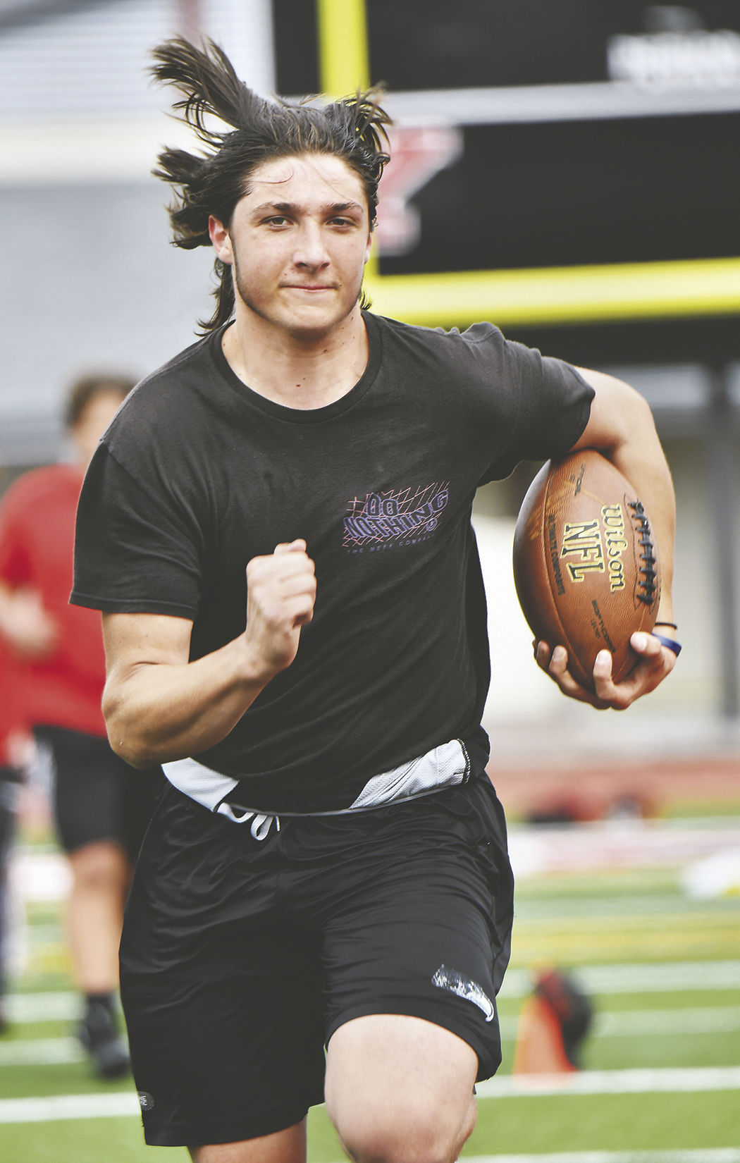 200709.sports.yhsfootball.pd2.jpg